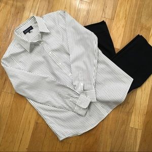 Jones New York Signature buttoned shirt .Size L